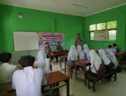Polsek Sekotong Edukasi Santri Soal Narkoba, Bullying, dan Pernikahan Dini
