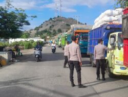 Polsek KP3 Tano Laksanakan KRYD di Pelabuhan Poto Tano, Perketat Pengawasan Cegah Gangguan Kamtibmas