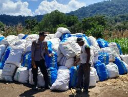 Dukung Swasembada Pangan, Bhabinkamtibmas Desa Talonang Baru Dampingi Panen Jagung