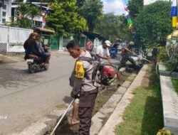 Sambut Lomba Kebersihan Tingkat Kota, Bhabinkamtibmas Kelurahan Na’e Gelar Gotong Royong Bersama Warga