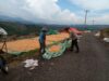 Bhabinkamtibmas Nungga Bantu Jemur Jagung Warga, Dukung Ketahanan Pangan Nasional
