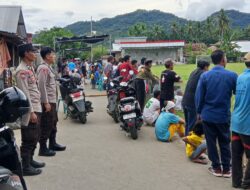 Personel Polsek Brang Rea Berikan Pengamanan pada Open Turnamen Sepak Bola Legend Cup U-42 X-Raider Bree di Desa Sapugara Bree