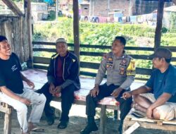 Bhabinkamtibmas Kelurahan Manggemaci Ajak Warga Jaga Keamanan Lingkungan Lewat Sambang dan Silaturahmi