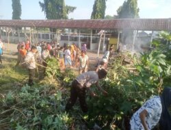 Polsek Tanjung Bersama Masyarakat Gelar Aksi Bersih Pasar dalam Rangka Bulan Bakti Gotong Royong