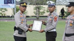 Toreh Prestasi, Tiga Anggota Polres Sumbawa Barat Terima Penghargaan