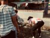 Personel Polsek Rasanae Barat Polres Bima Kota Laksanakan Bakti Sosial di Pasar Raya Amahami