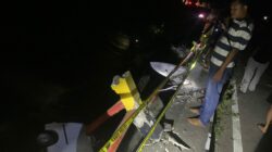 Mobil Ekspedisi Terjun ke Sungai, Polsek Kayangan Respon Cepat Olah TKP Kecelakaan