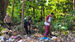 Kapolsek Batulanteh Turut Serta Kegiatan Gotong Royong Rutin di Simpang Kelungkung