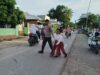 Personel Polsek Lambu Polres Bima Kota Laksanakan Rawan Pagi di Jalan Lintas Desa Sumi