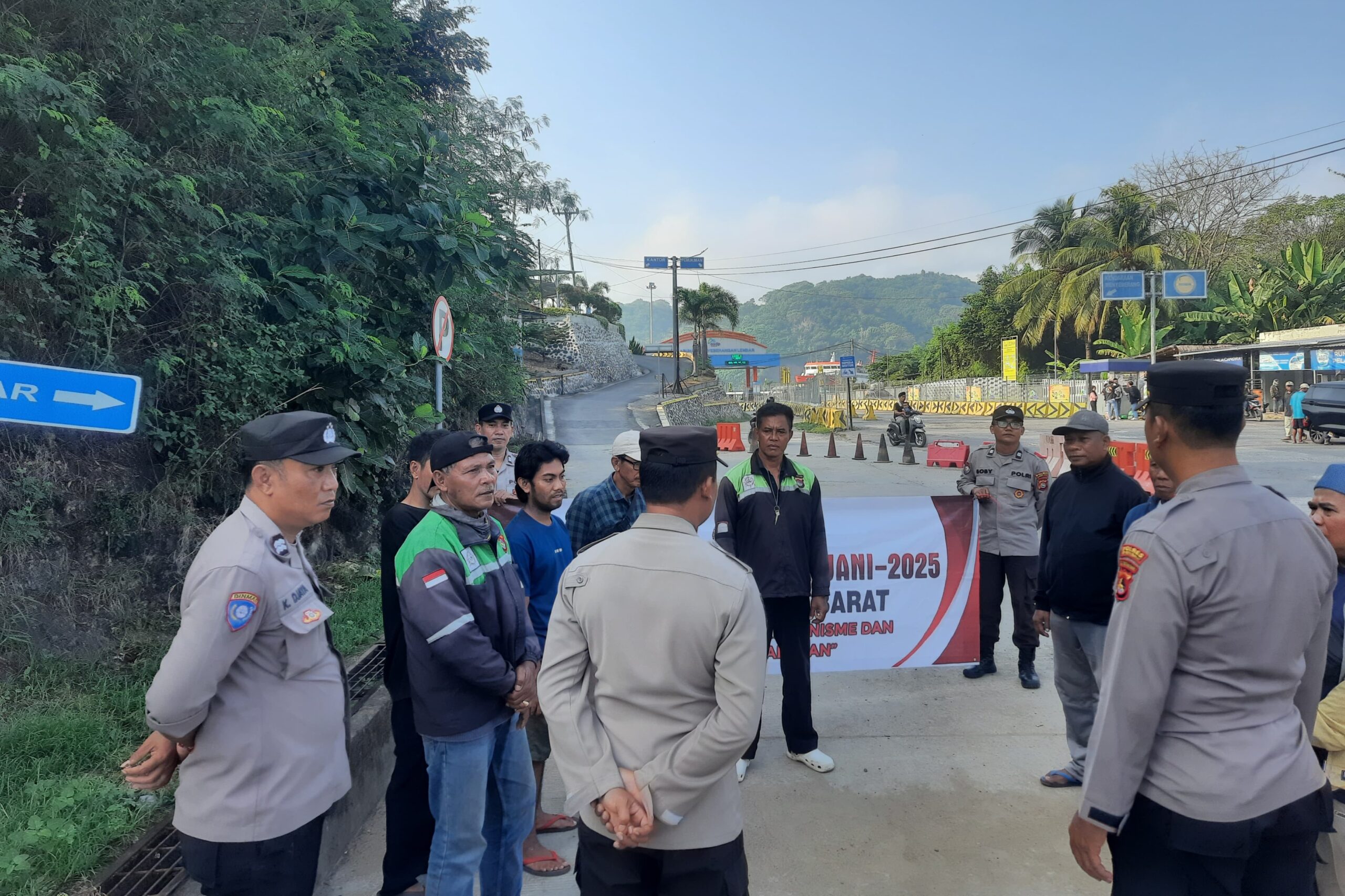 Pelabuhan Lembar Aman, Polres Lombok Barat Lakukan Pembinaan Ojek