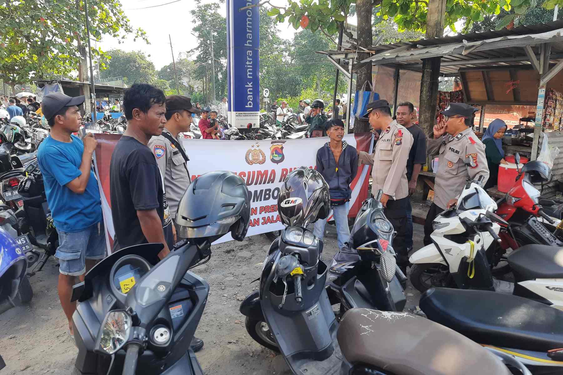 Polres Lombok Barat Gelar Ops Bina Kusuma Rinjani 2025, Jamin Keamanan di Pasar Kediri