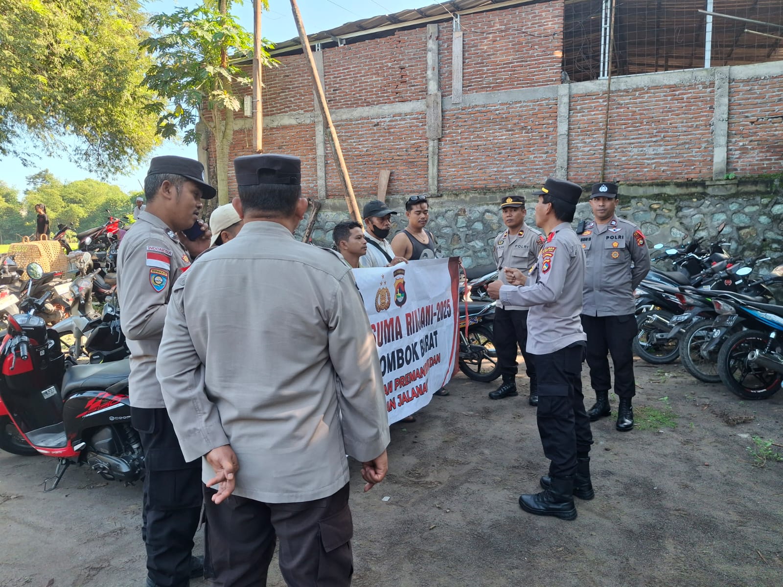 Polres Lombok Barat Gelar Penyuluhan Kamtibmas di Pasar Kuripan