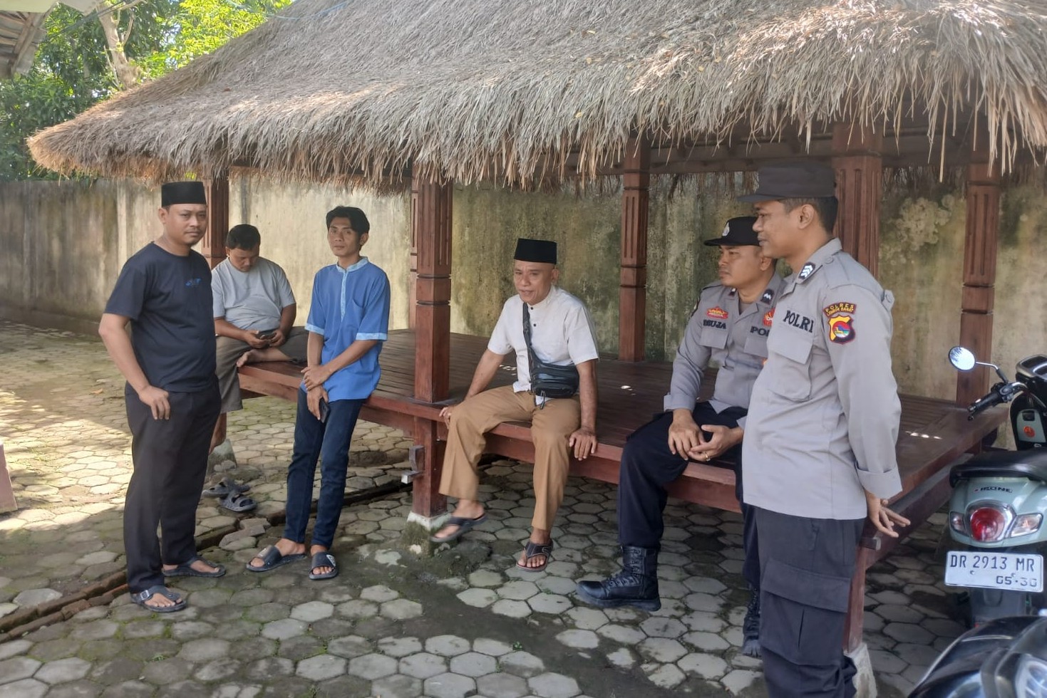 Antisipasi Gangguan Kamtibmas, Polsek Kediri Gencarkan Patroli Humanis