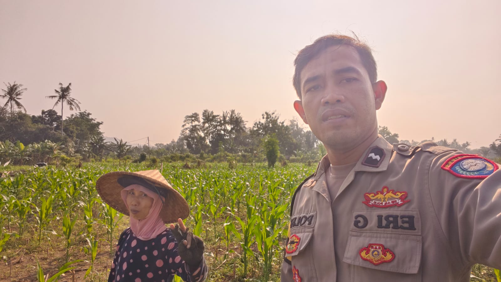 Program Ketahanan Pangan Diperkuat Lewat Kunjungan Polsek Lembar ke Petani