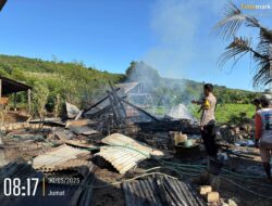 Bhabinkamtibmas Utan Sigap Bantu Korban Kebakaran di Sumbawa