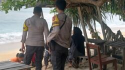 Anggota Piket Polsek Taliwang Laksanakan Patroli Wisata di Pantai Kertasari, Wujudkan Kamtibmas yang Kondusif