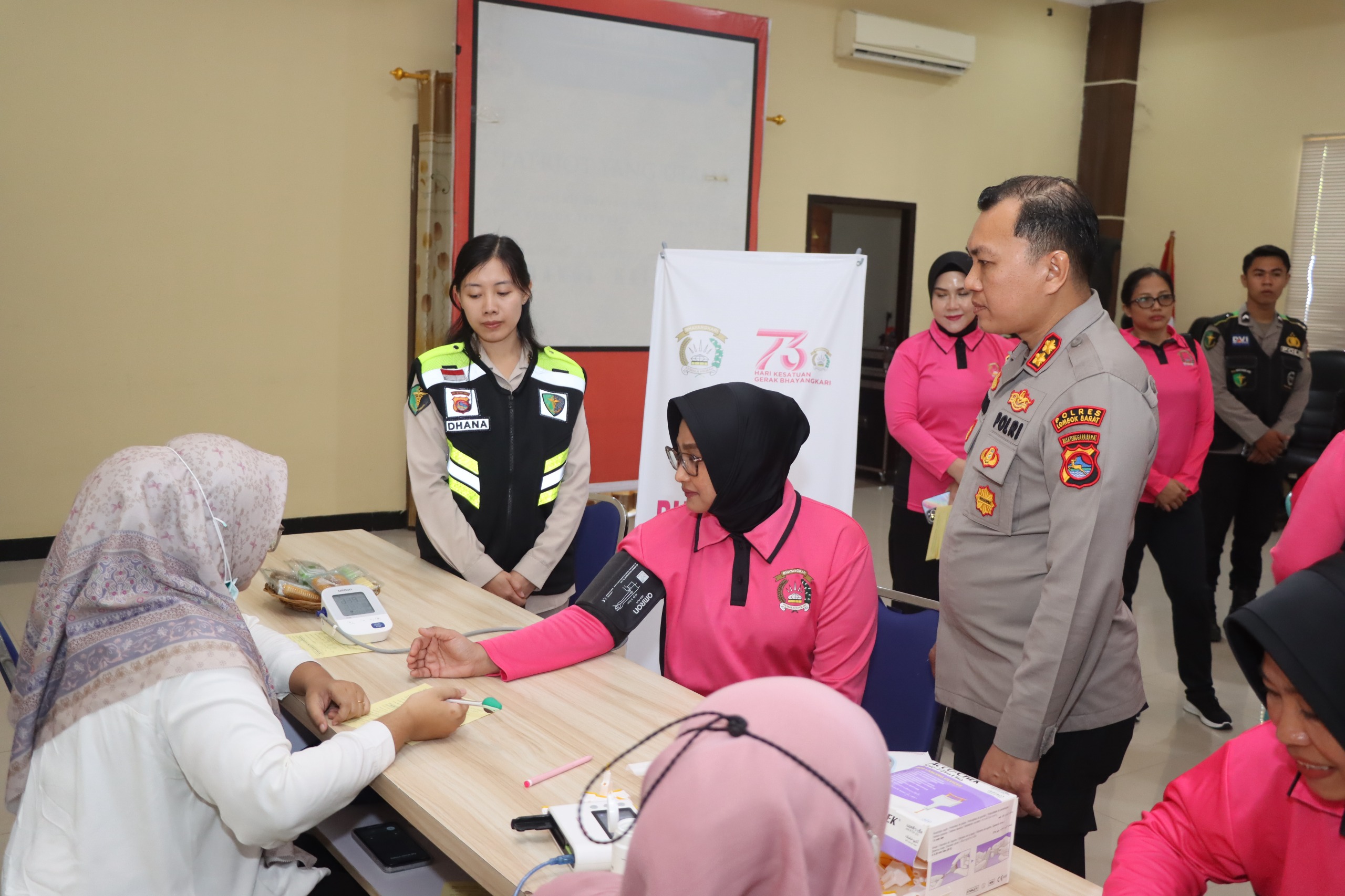 Sinergi Polri dan Warga Lombok Barat dalam Bhakti Kesehatan 2025