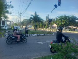 Sat Lantas Polres Bima Kota Laksanakan Rawan Pagi, Bantu Penyeberangan Anak Sekolah dan Pejalan Kaki