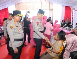 Saat Kunker di Polres Bartim, Kapolda Bersama Ketua Bhayangkari Daerah Kalteng Beri Tali Asih ke Personel yang Sakit, Warakawuri dan Masyarakat