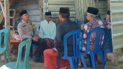 Sambang Duka, Bhabinkamtibmas Desa Maria Tunjukkan Empati Kepada Warga Binaannya