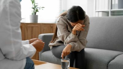 Bukan Pemalu, Tapi Sakit: Kecemasan Sosial Itu Nyata