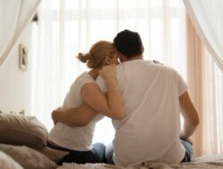 Suami Tidak Romantis? Mungkin Ini Tanda Cintanya!