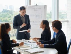 Coret-coret Nggak Jelas Saat Rapat, Kebiasaan Aneh Orang Cerdas?