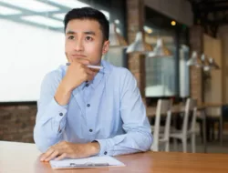 Orang Cerdas Tidak Pernah Mengemis Perhatian? Ini Faktanya!