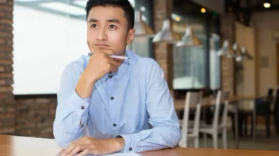 Orang Cerdas Tidak Pernah Mengemis Perhatian? Ini Faktanya!