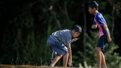 Aturan ‘Ngenes’ Masa Kecil, Ternyata Adalah Kunci Sukses!
