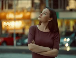 Perempuan Baik Tak Selalu Lembut, Ini Bukti Psikologinya