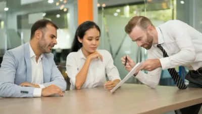 7 Sikap Ramah yang Malah Bikin Orang Risih