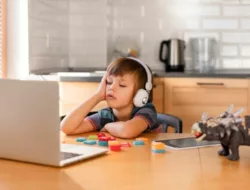 Bukan Soal Durasi, Ini Kunci Sejati Atur Waktu Layar Anak