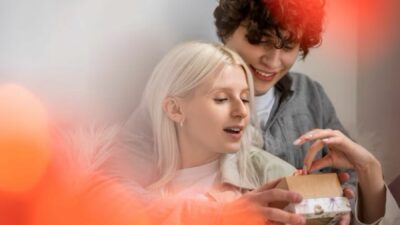 Kenapa Hadiah Mahal dan Cemburu Bukan Bukti Cinta Sejati