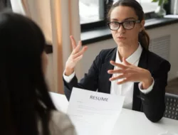 Resume Hebat Itu Bukan Tentang Kita, Tapi Tentang Mereka