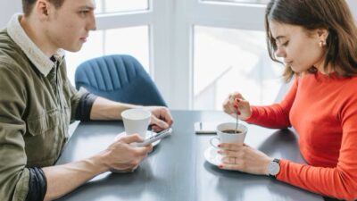 Validasi Sosial, Racun Mamatikan dalam Hubungan