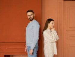 Pernikahan Baik-Baik Saja? Tunggu Dulu, Coba Rasakan Heningnya!