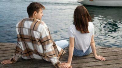 Jenuh Dalam Cinta, Ketika Pasanganmu Lebih Milih Sepi daripada Bicara