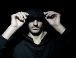 Cowok Pendiam Berbahaya! Cewek Sering Gagal Move On