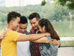 Kenapa Kita Bisa Klik Sama Orang Baru? Ternyata Ini Biangnya!