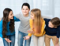 7 Tanda Anak Dibesarkan dengan Etika Sosial Tingkat Tinggi