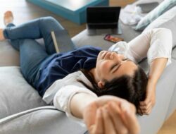 Gaya Hidup ‘Cukup’ Itu Racun Halus, Kenyamanan yang Menjebak