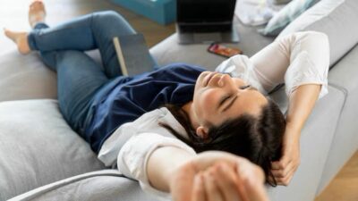 Gaya Hidup 'Cukup' Itu Racun Halus, Kenyamanan yang Menjebak