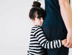 Anak Gagal Mandiri? Mungkin Karena Terlalu Sayang