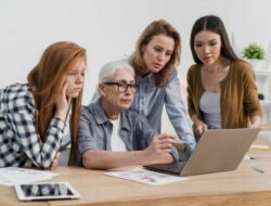 Boomer vs Gen Z, Siapa yang Sebenarnya Lebih Kacau?