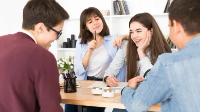 Fakta Ilmiah, Ini yang Membuat Orang Mudah Disukai