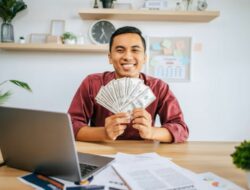 Gaji Besar Tapi Tekor, Inilah Fenomena Usia 40-an