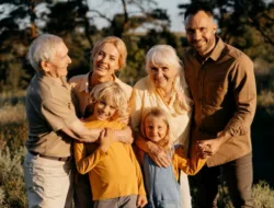 Gen X: Terjepit di Dua Generasi, Siapa Peduli?