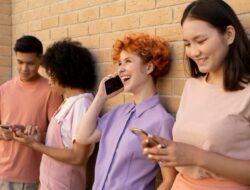 Gen Z Bukan Rapuh, Dunia yang Rusaklah Masalahnya