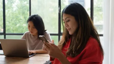 Pilih Side Hustle atau Overemployment? Tolong Bedakan!